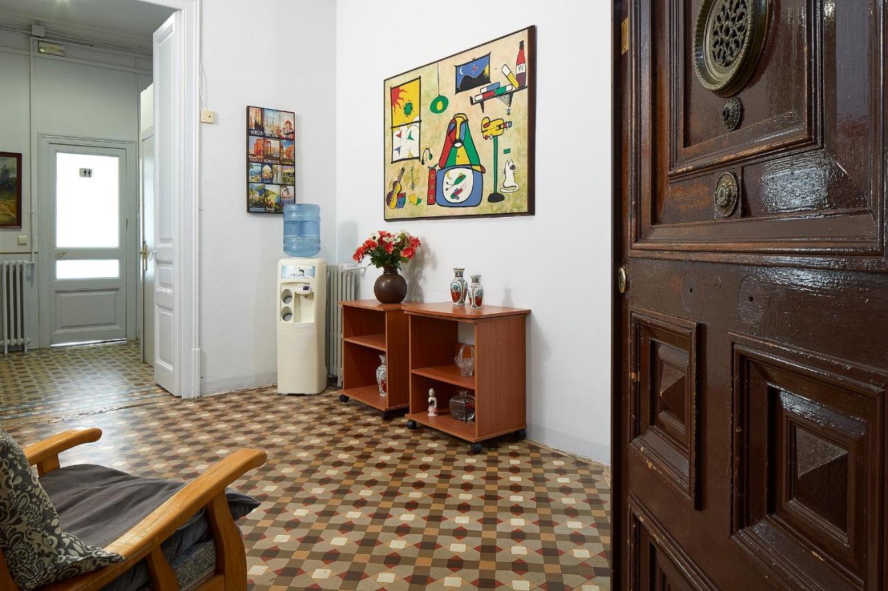 B&B Estudiantes Balmes - Barcelona — Photos 1